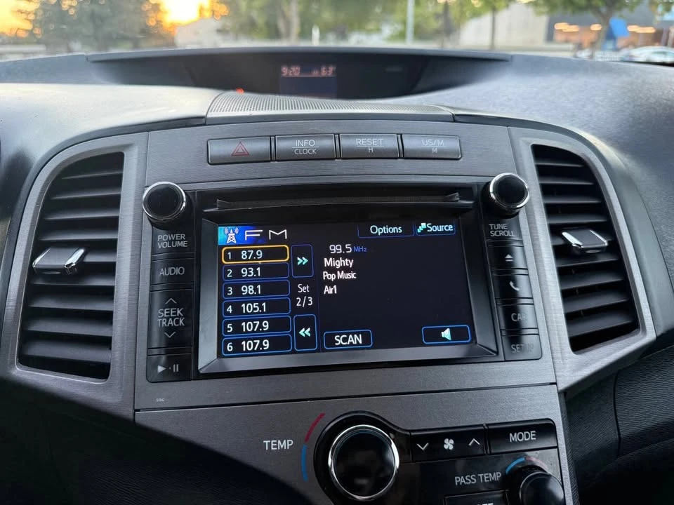 2013 Toyota Venza - Image 18 of 19