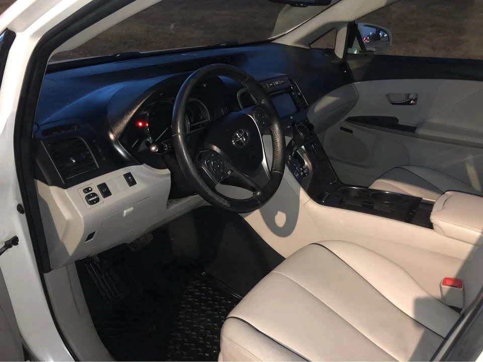 2013 Toyota Venza - Image 11 of 16