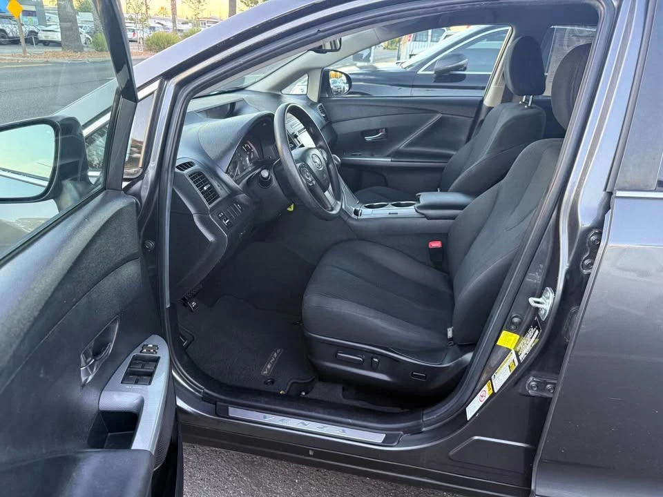 2013 Toyota Venza - Image 12 of 19