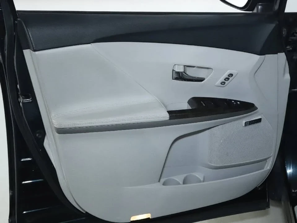 2013 Toyota Venza - Image 16 of 20