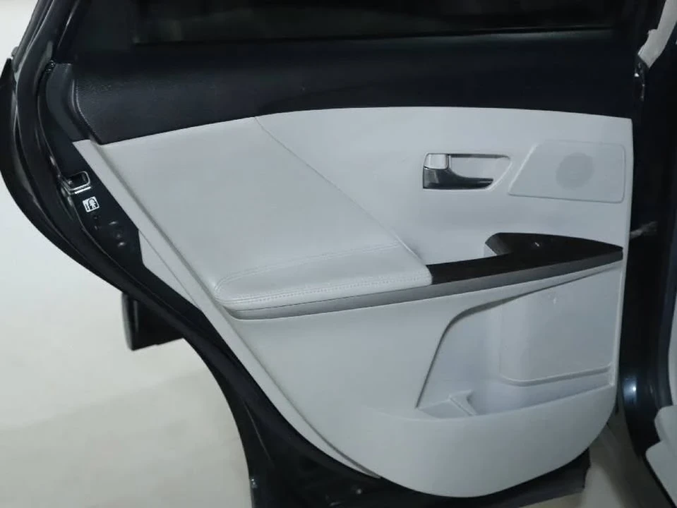 2013 Toyota Venza - Image 13 of 20