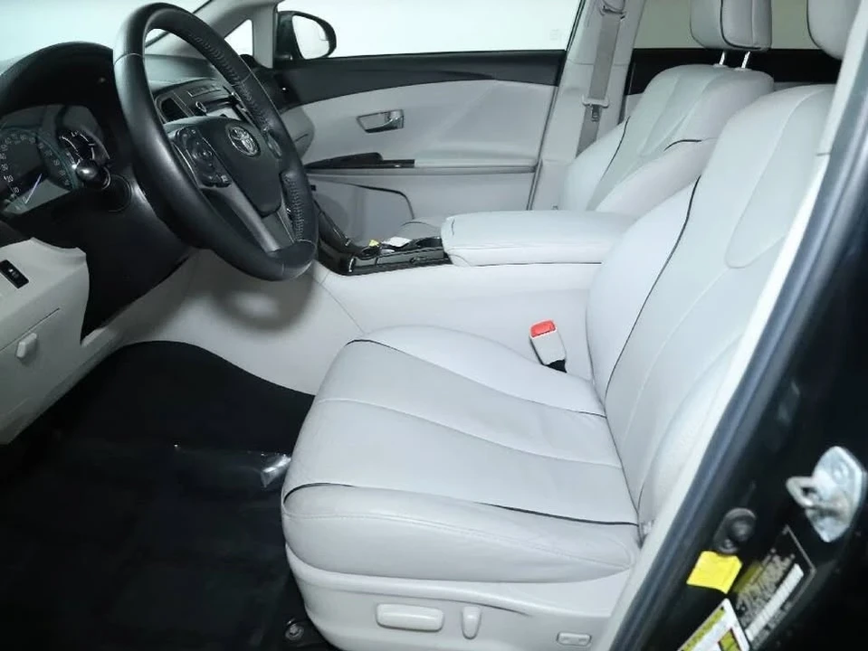 2013 Toyota Venza - Image 19 of 20
