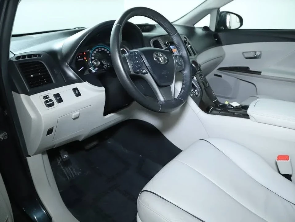 2013 Toyota Venza - Image 18 of 20