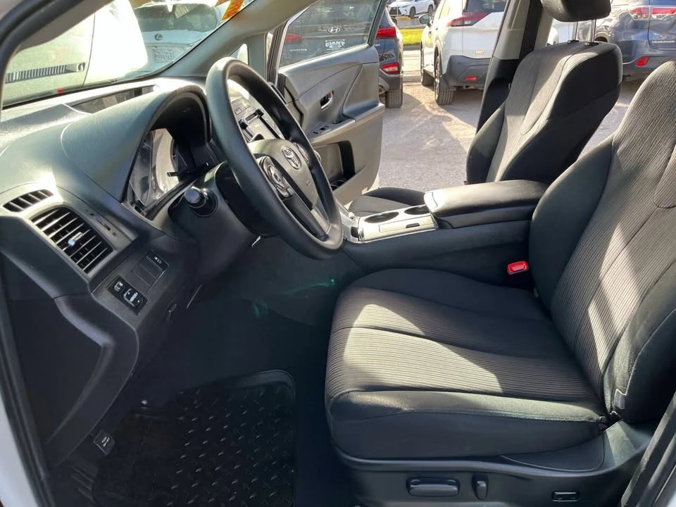 2013 Toyota Venza - Image 17 of 20