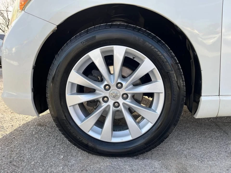 2013 Toyota Venza - Image 10 of 20
