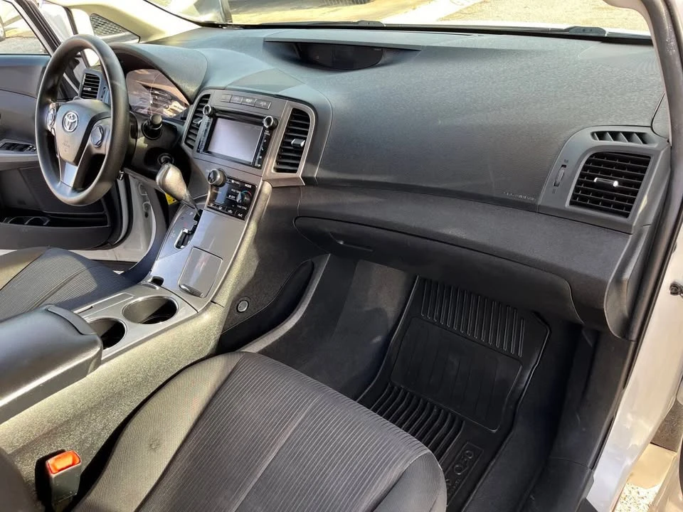 2013 Toyota Venza - Image 19 of 20