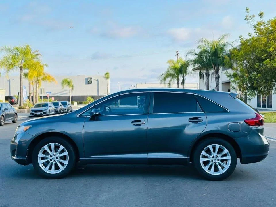 2013 Toyota Venza - Image 11 of 17