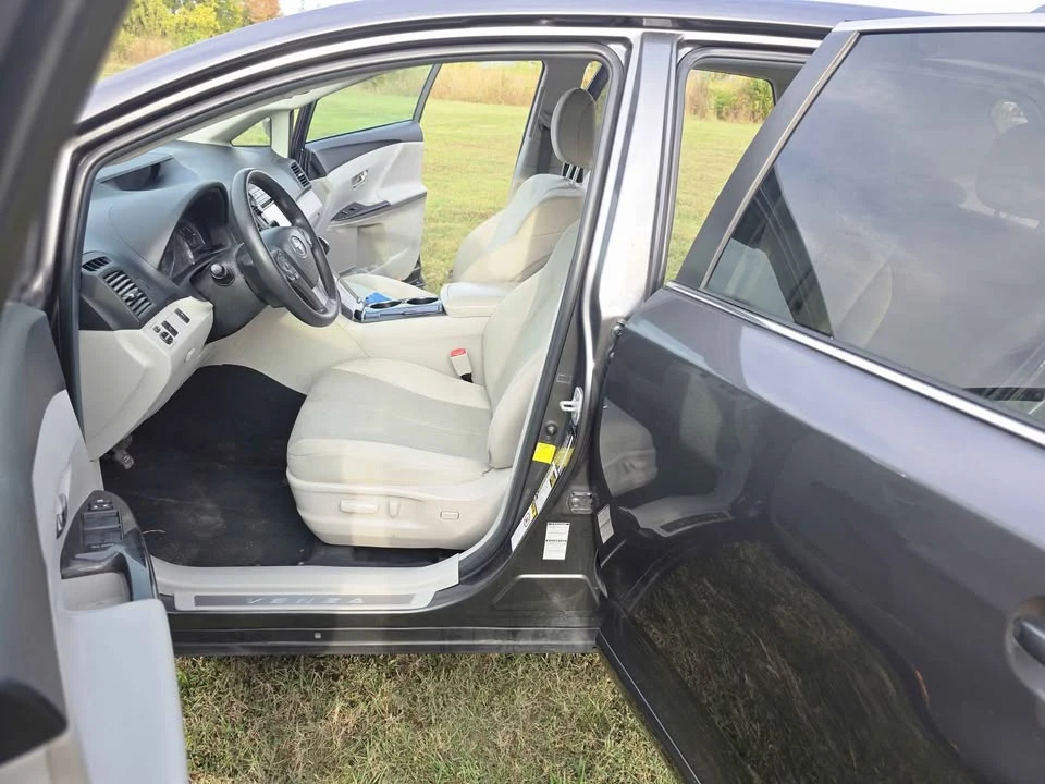 2013 Toyota Venza - Image 8 of 10