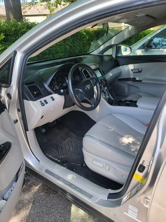 2013 Toyota Venza - Image 2 of 7
