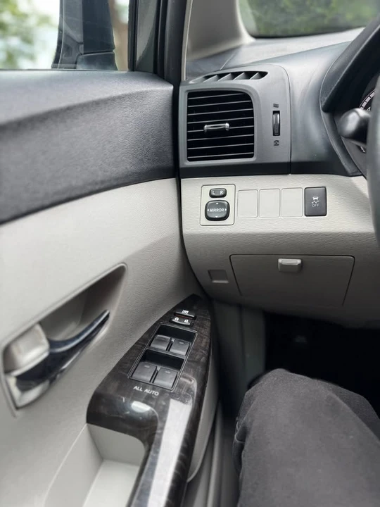 2013 Toyota Venza - Image 17 of 18