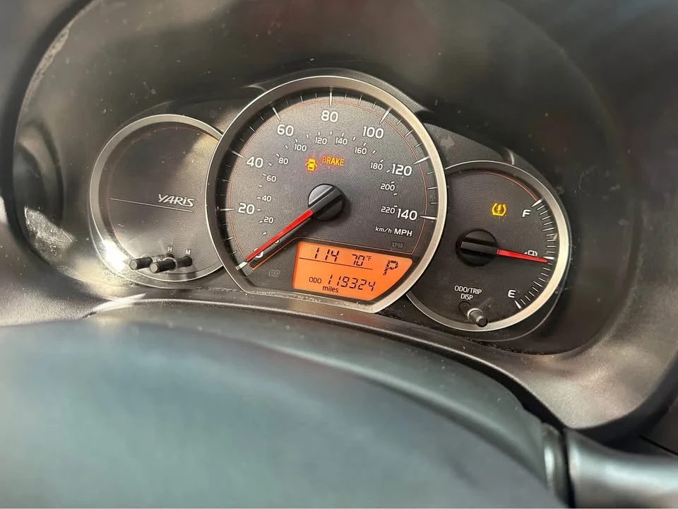 2013 Toyota Yaris - Image 11 of 15