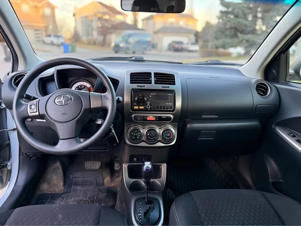 2013 Toyota Yaris - Image 8 of 11