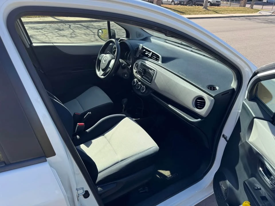 2013 Toyota Yaris - Image 12 of 15