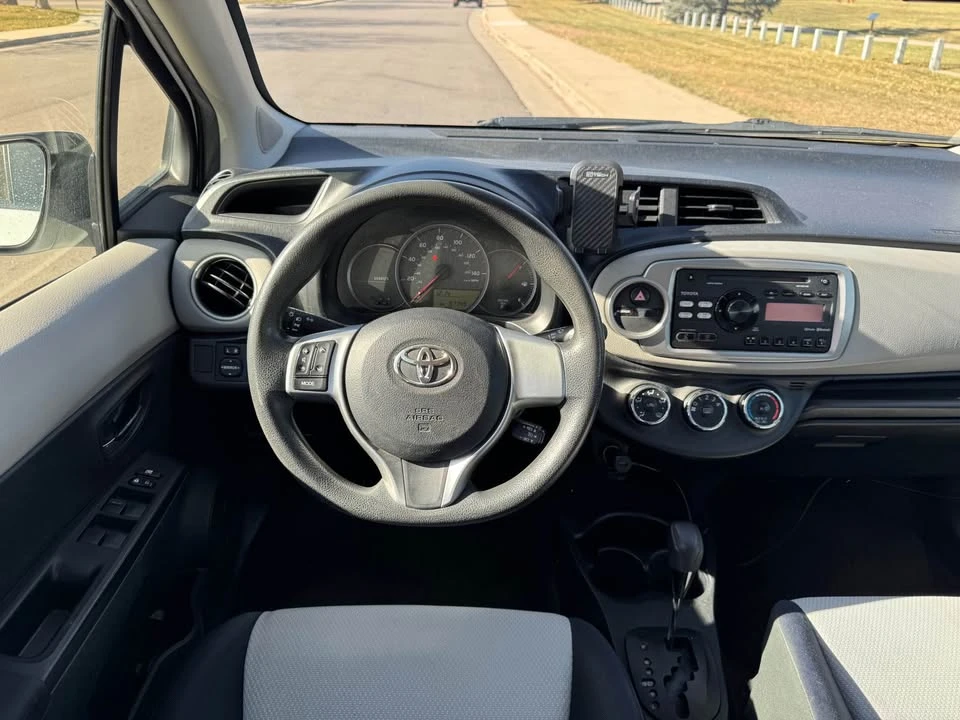 2013 Toyota Yaris - Image 10 of 15