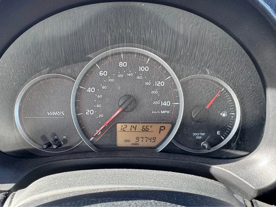 2013 Toyota Yaris - Image 11 of 15