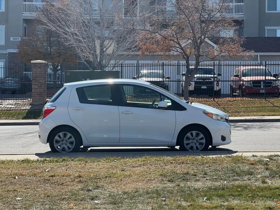 2013 Toyota Yaris - Image 6 of 15