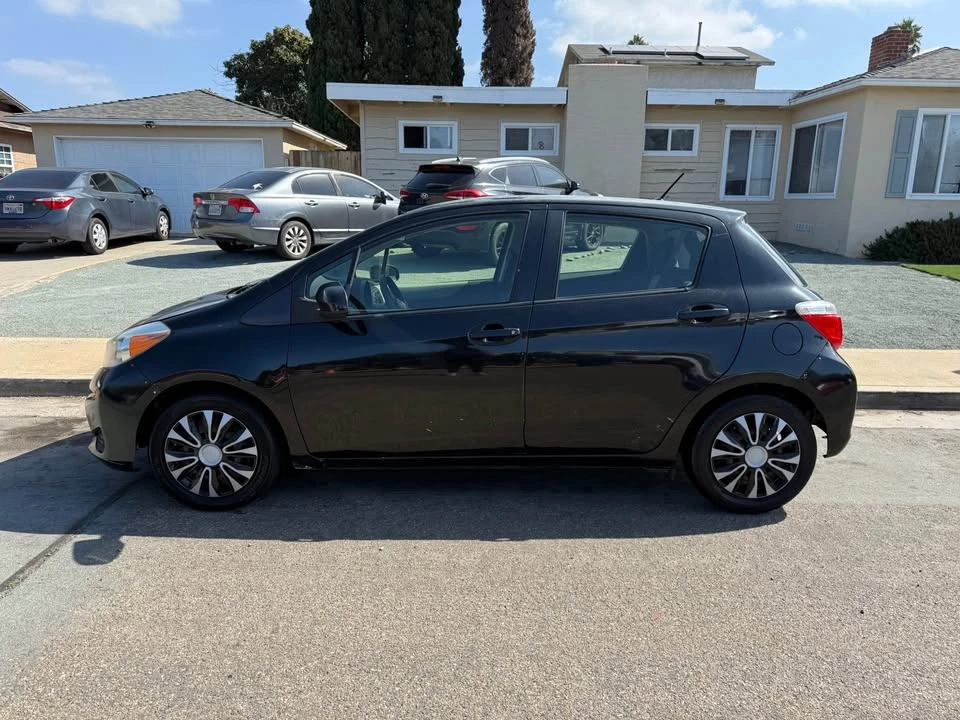 2013 Toyota Yaris - Image 2 of 10