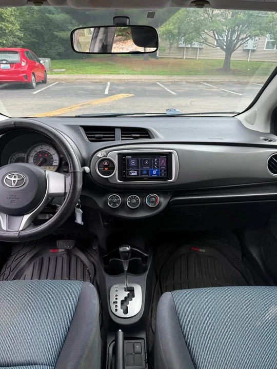 2013 Toyota Yaris - Image 6 of 7
