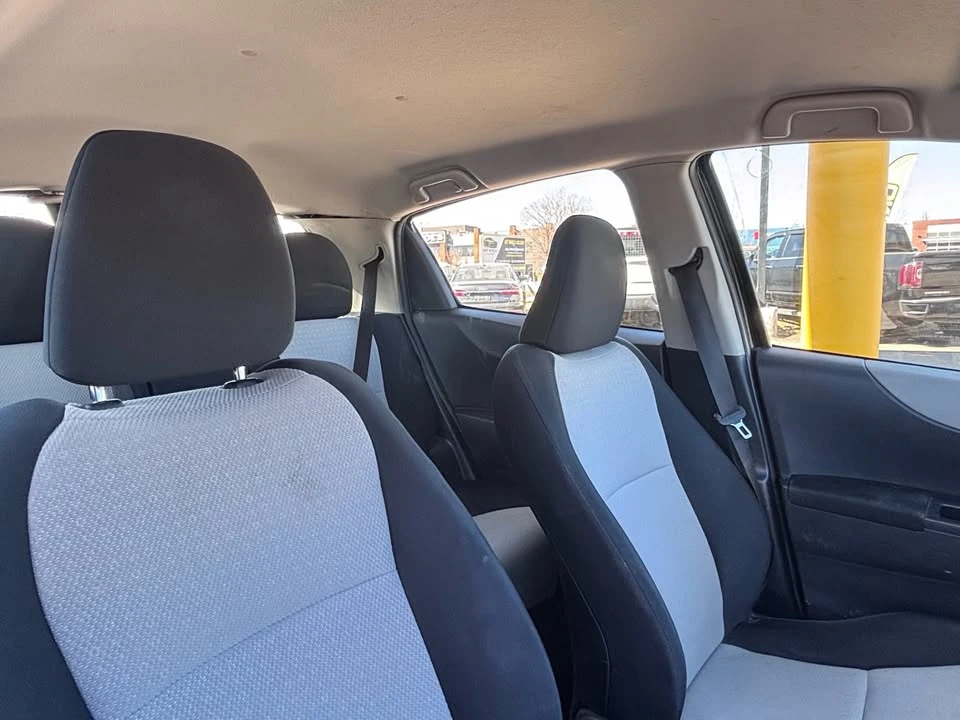2013 Toyota Yaris - Image 10 of 13