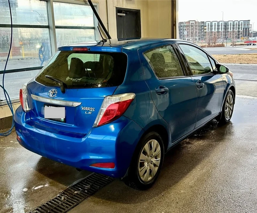 2013 Toyota Yaris - Image 9 of 10