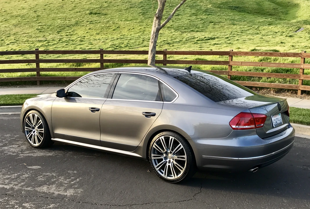 2013 Volkswagen Passat - Image 2 of 5