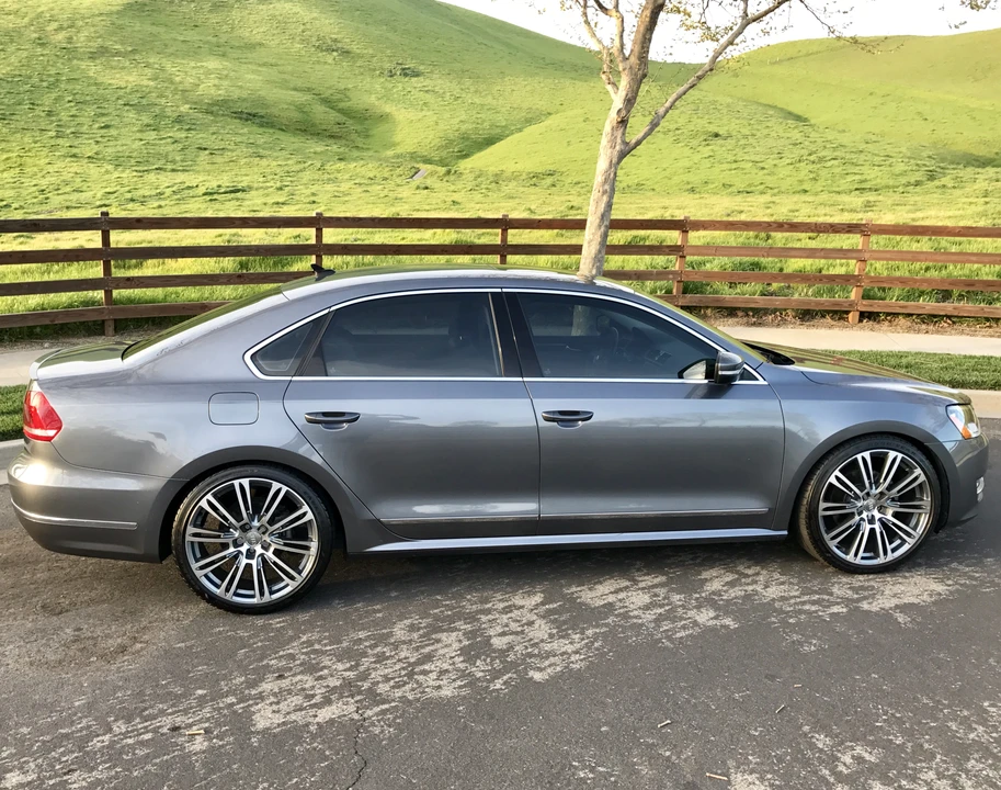 2013 Volkswagen Passat - Image 3 of 5