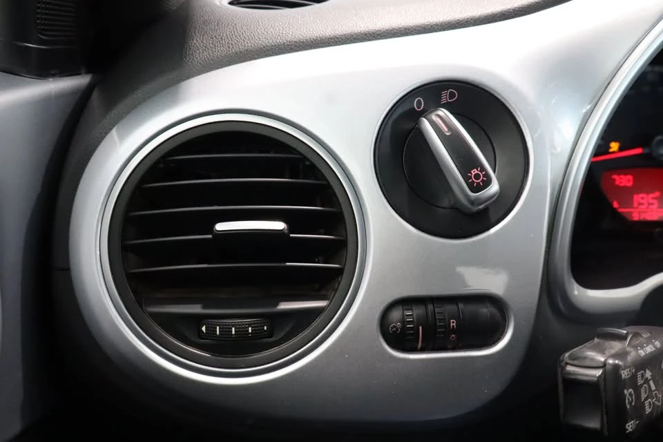 2013 Volkswagen A5 Beetle - Image 14 of 18