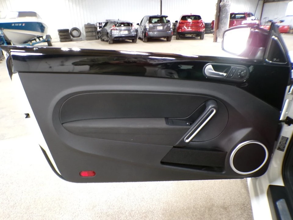 2013 Volkswagen A5 Beetle - Image 10 of 17