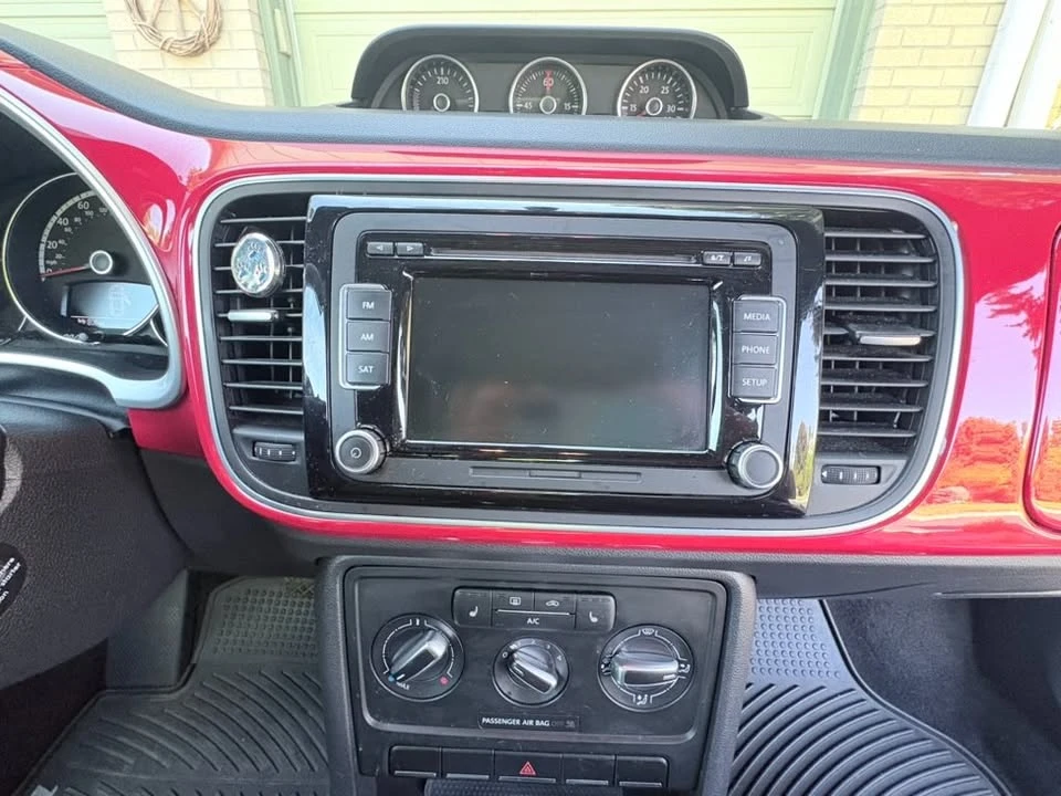 2013 Volkswagen A5 Beetle - Image 5 of 20