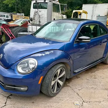 2013 Volkswagen Beetle 2.0T S Hatchback
