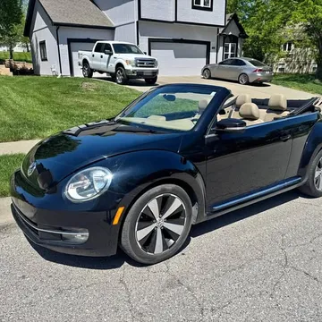 2013 Volkswagen Beetle 2.0T SE Convertible 2D