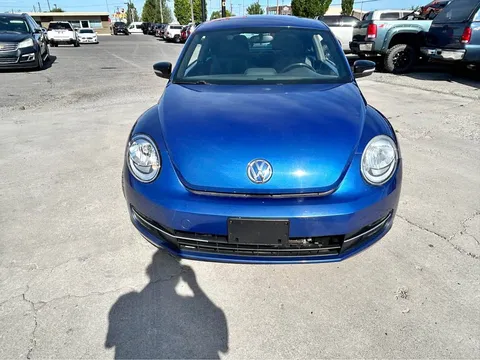 2013 Volkswagen Beetle 2.0T Turbo Hatchback 2D