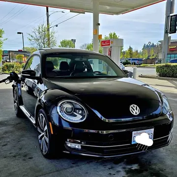 2013 Volkswagen Beetle 2.0T Turbo Hatchback 2D