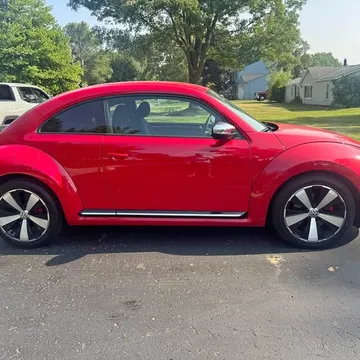 2013 Volkswagen Beetle 2.0T Turbo Hatchback 2D