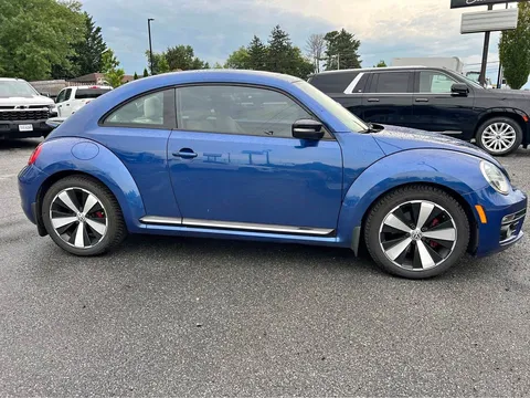 2013 Volkswagen Beetle 2.0T Turbo Hatchback 2D