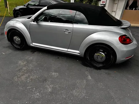 2013 Volkswagen Beetle 2.5L 50's Edition Convertible