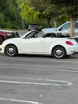 2013 Volkswagen Beetle 2.5L Convertible 2D