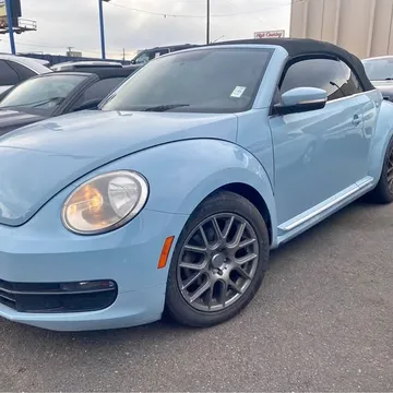 2013 Volkswagen Beetle 2.5L Convertible 2D