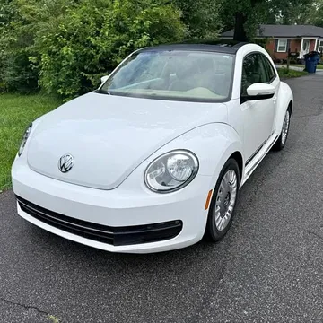 2013 Volkswagen Beetle 2.5L Convertible 2D