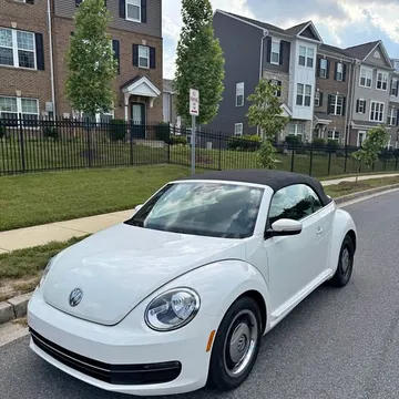 2013 Volkswagen Beetle 2.5L Convertible 2D