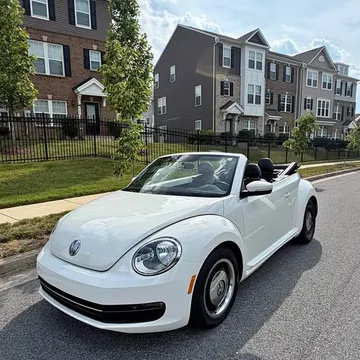 2013 Volkswagen Beetle 2.5L Convertible 2D
