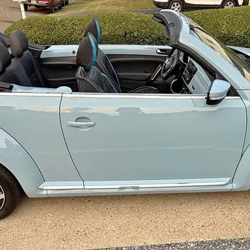 2013 Volkswagen Beetle 2.5L Convertible 2D