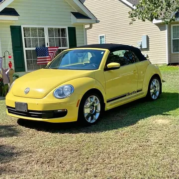 2013 Volkswagen Beetle 2.5L Convertible 2D