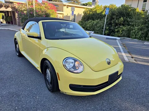2013 Volkswagen Beetle 2.5L Convertible 2D