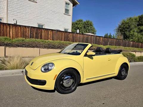 2013 Volkswagen Beetle 2.5L Convertible 2D