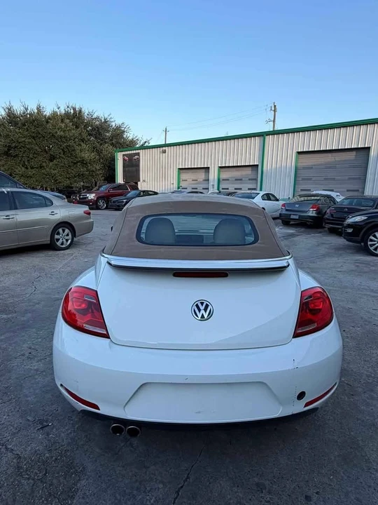 2013 Volkswagen A5 Beetle - Image 11 of 18