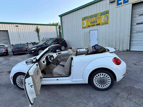 2013 Volkswagen Beetle 2.5L Convertible 2D