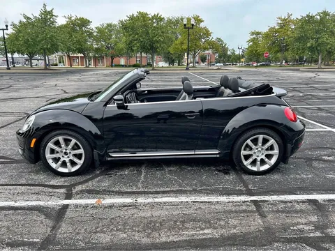 2013 Volkswagen Beetle 2.5L Convertible 2D