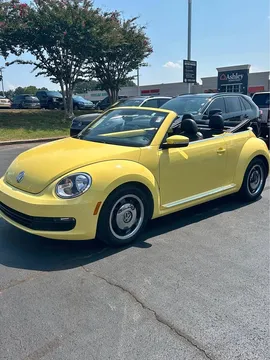 2013 Volkswagen Beetle 2.5L Convertible 2D