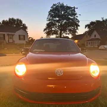 2013 Volkswagen Beetle 2.5L Entry Hatchback 2D